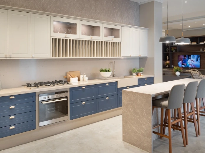 PET Fendi e azul em frentes Colonial – Cozinha Colonial