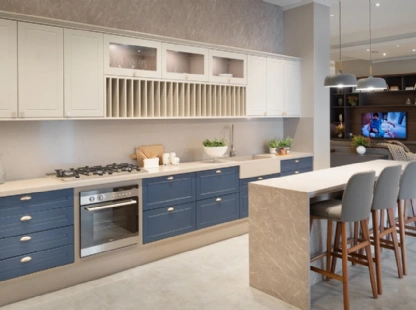 PET Fendi e azul em frentes Colonial – Cozinha Colonial
